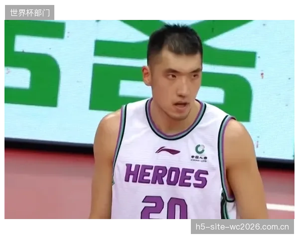 山东队陶汉林凭借积极前场冲抢，持续为球队创造二次进攻机会。